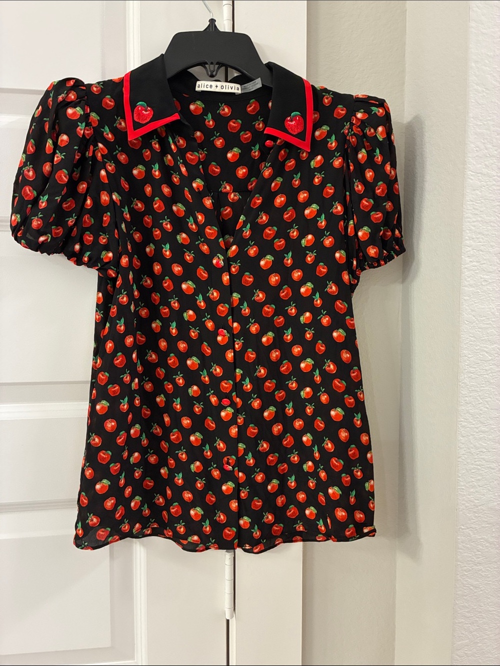 Alice + Olivia Willa Embroidered Puff Sleeve Silk Blouse Pink Lady Apple print